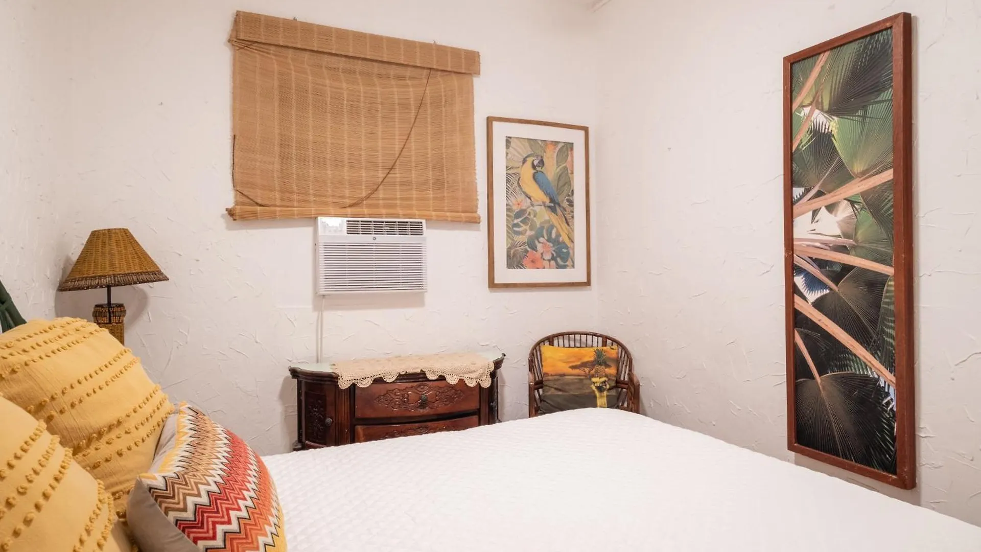 Multi-Unit Beachside Complex For Up To 15 Guests San Juan